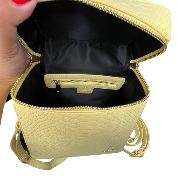 Tote & Carry Apollo 1 Canary Yellow
Cowbell Backpack and Croosbody New with tags - Picture 14 of 15